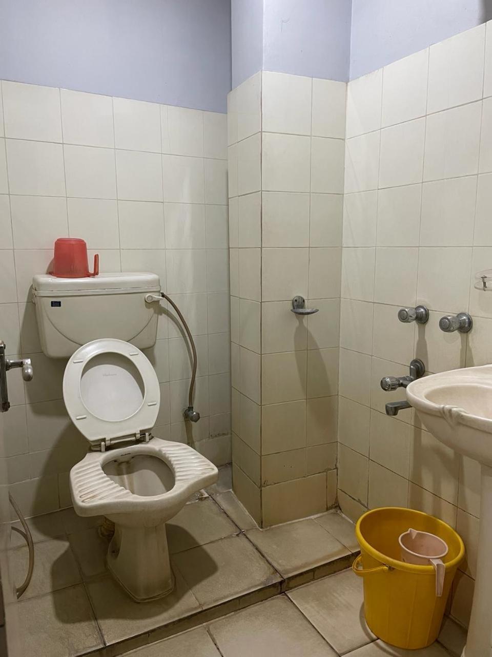 Starline Hotel アガルタラ エクステリア 写真